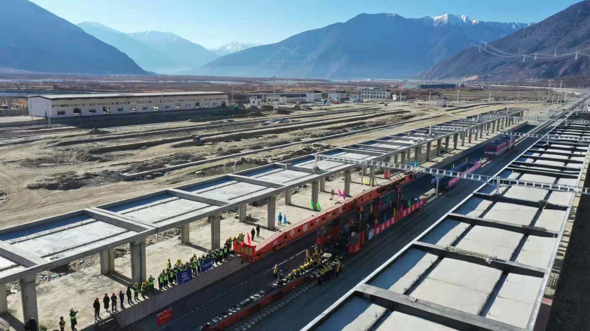 堪称人类工程奇迹！投资超3000亿，耗时12年的川藏铁路有多难修？