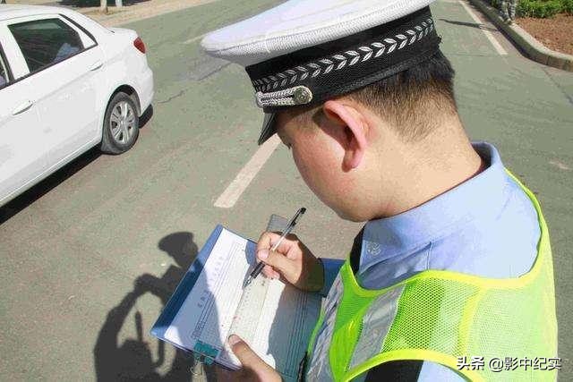 2015年，湖南一六旬老人，下葬3年后突然回村，花15万埋的是谁？