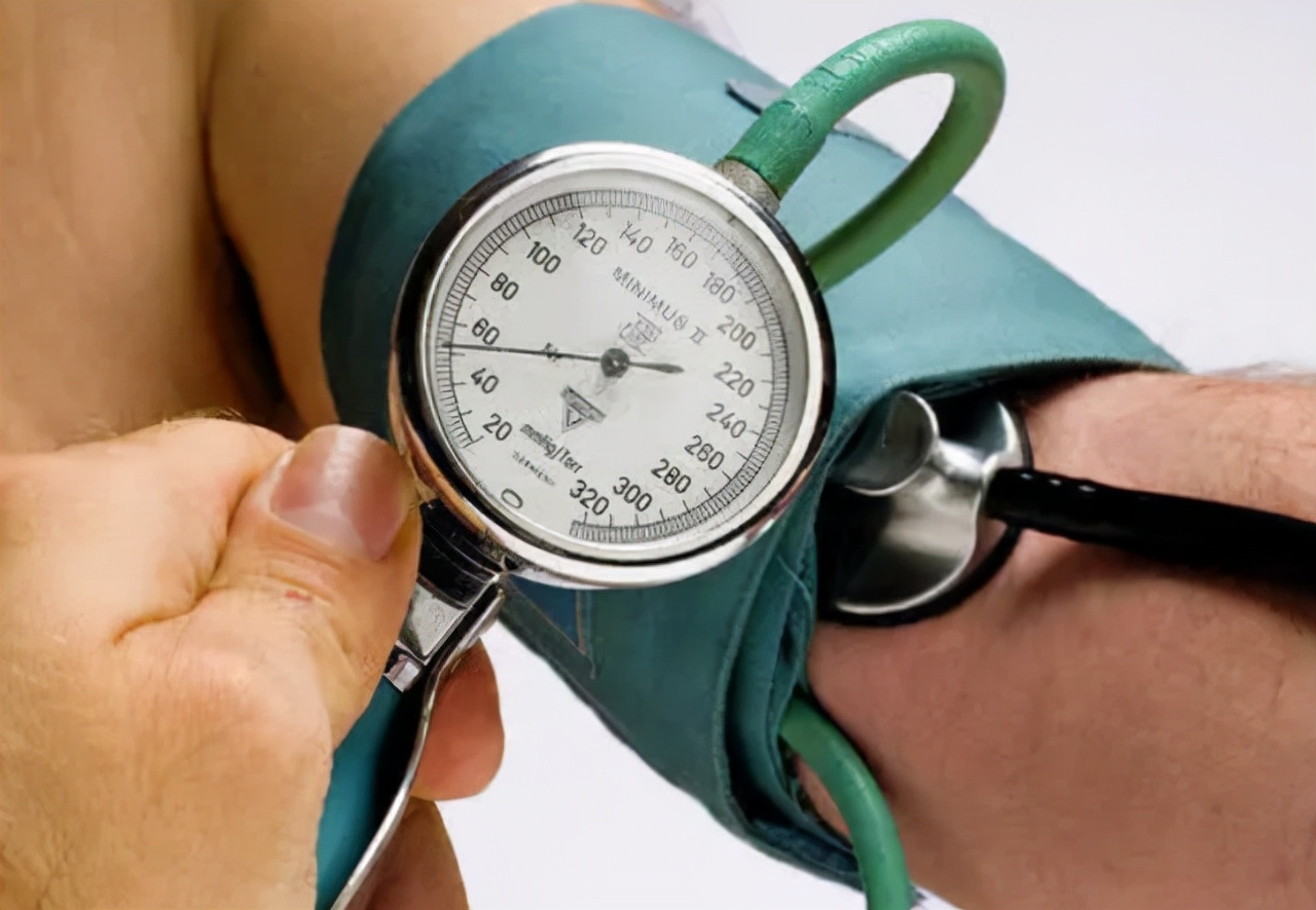 新的血压标准或被发现，不再是120/80？提醒老年人对照自查一下
