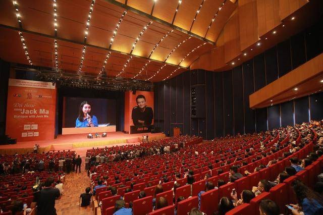 五年前，与马云对话的越南大学校花，后来怎样了？