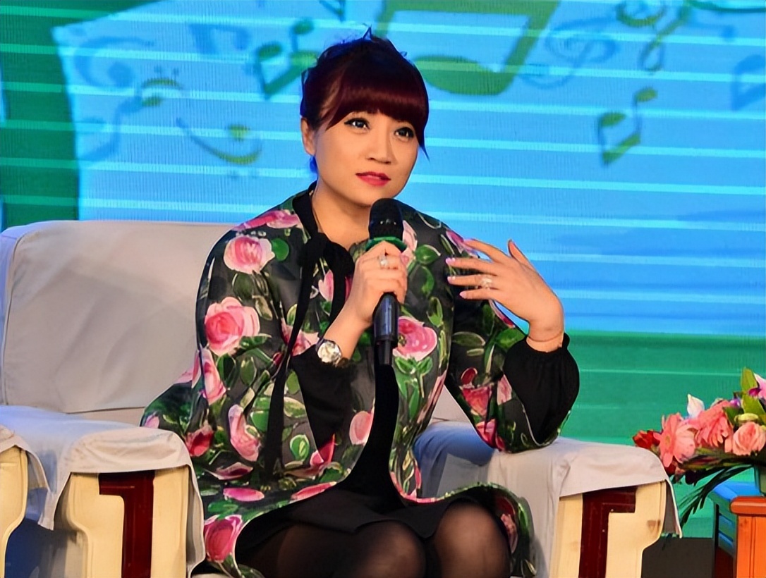 著名歌手朱桦：曾婉拒费翔的追求，照顾患病母亲，如今仍旧单身