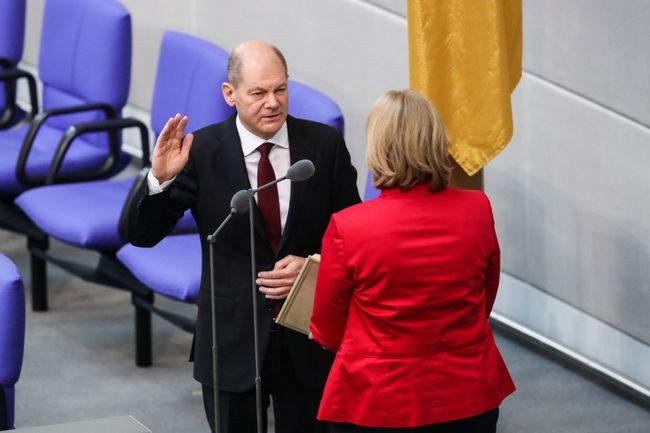 �ڰ�ȫ�;���֮���ߡ���˿�����¹��������±�̬�������˷����ⳤ