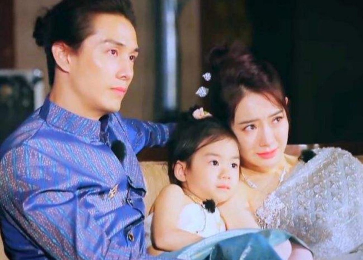 戚薇6岁女儿化妆好美，参加钢琴比赛有名媛范，李承铉现身帮打气