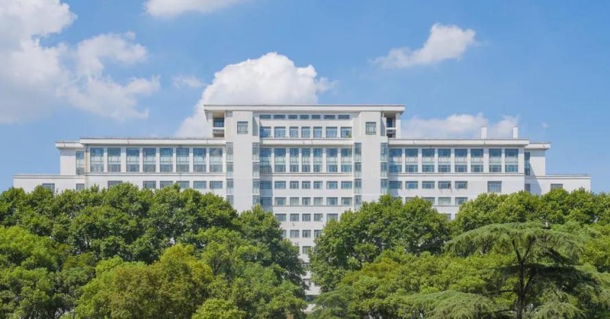 刷屏！多部热门影视剧在此取景，湖北“高颜值”大学火了，风景绝美！