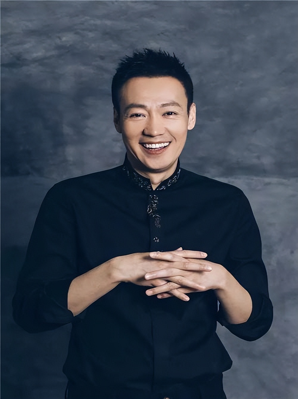 49岁的辛柏青，与妻子相濡以沫29年无绯闻，配得上德艺双馨的称号