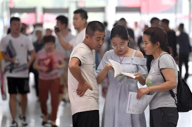 大学里“烧钱”的4类专业，家里没矿尽量避免，毕业难就业也不易