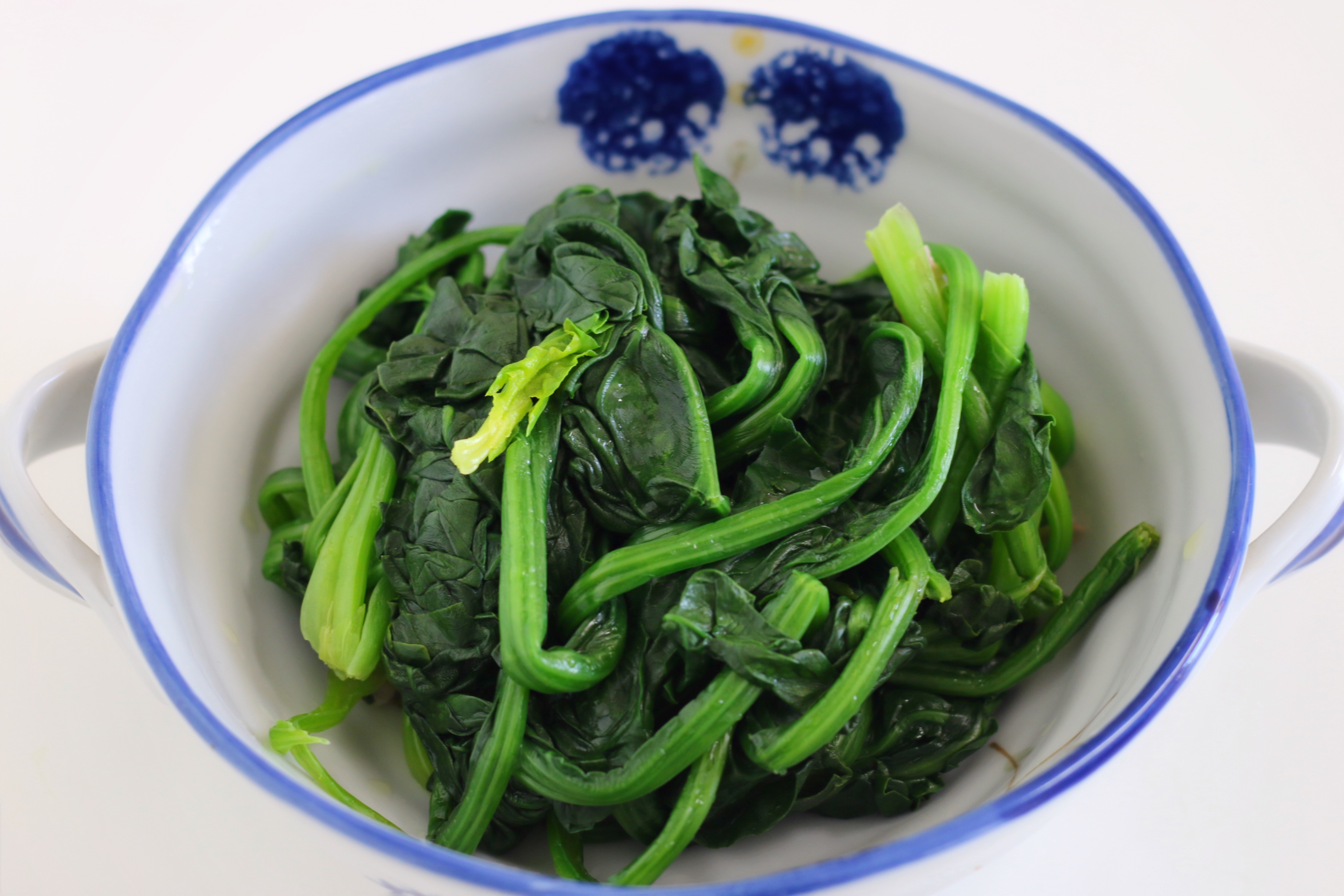 菠菜手擀面的正确做法，及固色技巧，不用加小苏打，面条照样翠绿