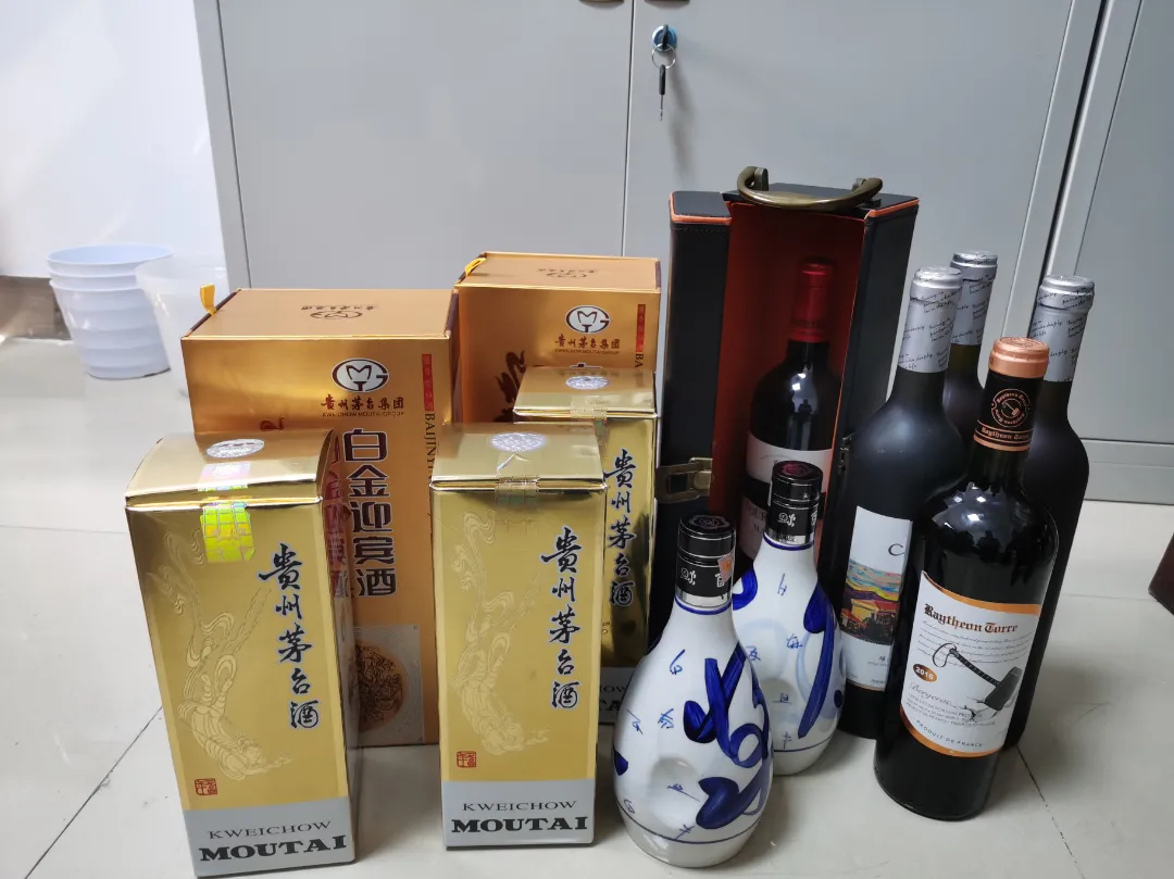上元警灯耀长安 | 趁人醉酒盗车内财物 先“聊两句”西安碑林民警细心甄别觅踪迹 六小时破案