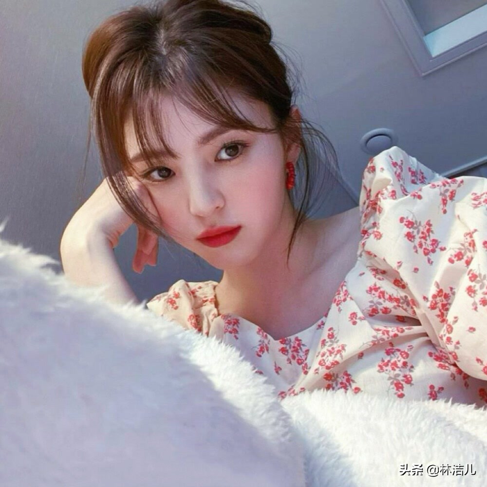 想变身韩素希同款清冷感拽姐？速学这款烟熏妆，甜飒氛围感拉满了