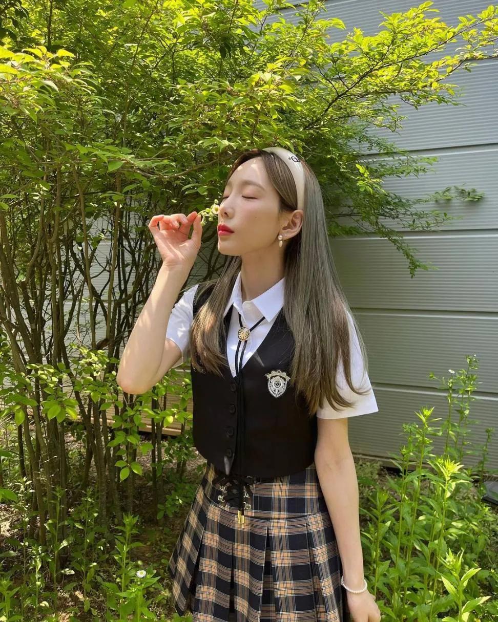 哇，泰妍也太瘦了吧，传说中的纸片人吧