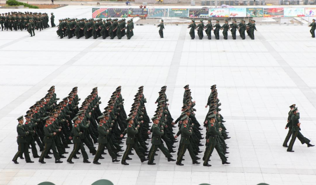 中等学生迎来福利，分数线不高的两所军校，毕业后就能拥有铁饭碗