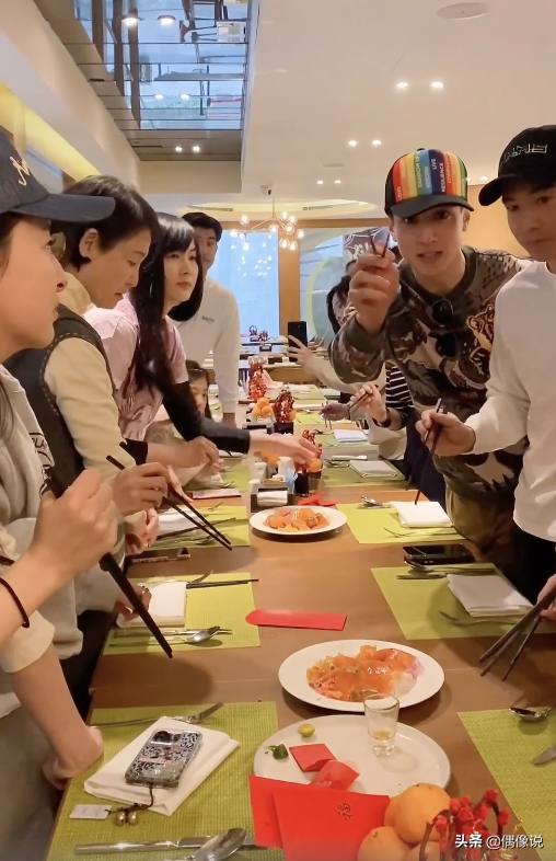 吴尊春节与应采儿陈浩民聚会，Neinei和jasper长高，小泡芙好水灵
