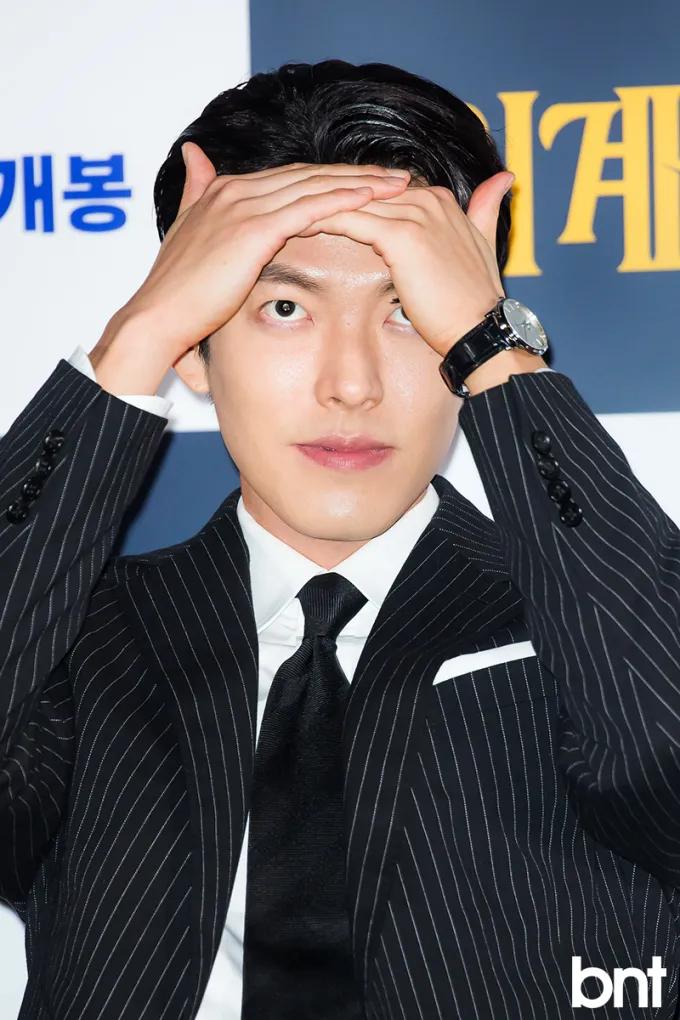 帅到爆，金宇彬参加电影发布会