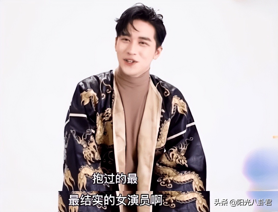 男星内卷起来差距有多大？中年人老当益壮，年轻人却一个比一个虚