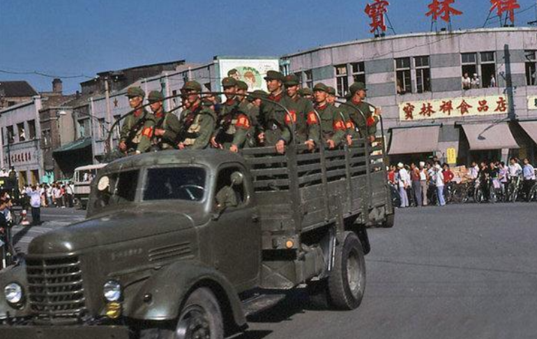 86年严打，军警全力追捕的东北“三张兄弟”，是何身份，犯了啥罪