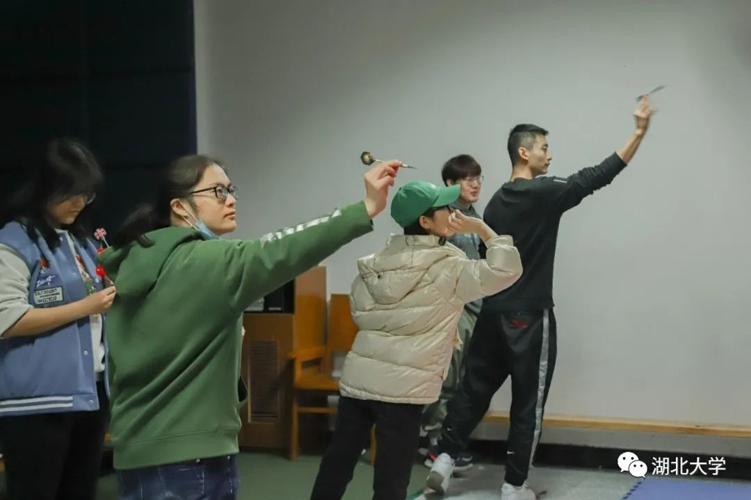 大学课程：品酒、爬树、陶艺、太极剑、飞镖、陕北秧歌...羡慕了