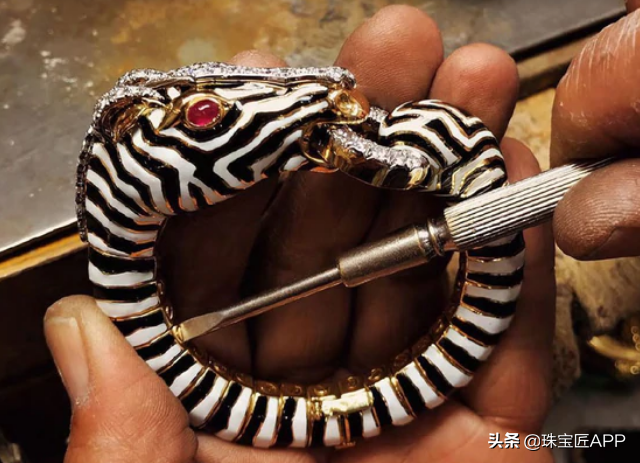 世界顶级珠宝品牌，曾霸屏美国珠宝界，他是天赋异禀的珠宝鬼才