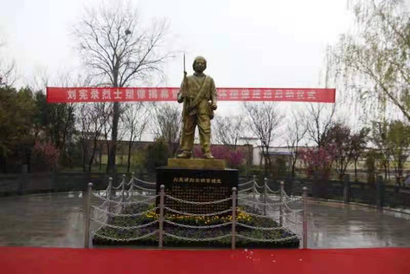 辉县市宪录村的红色游园文化广场，成了村民争相“打卡地”