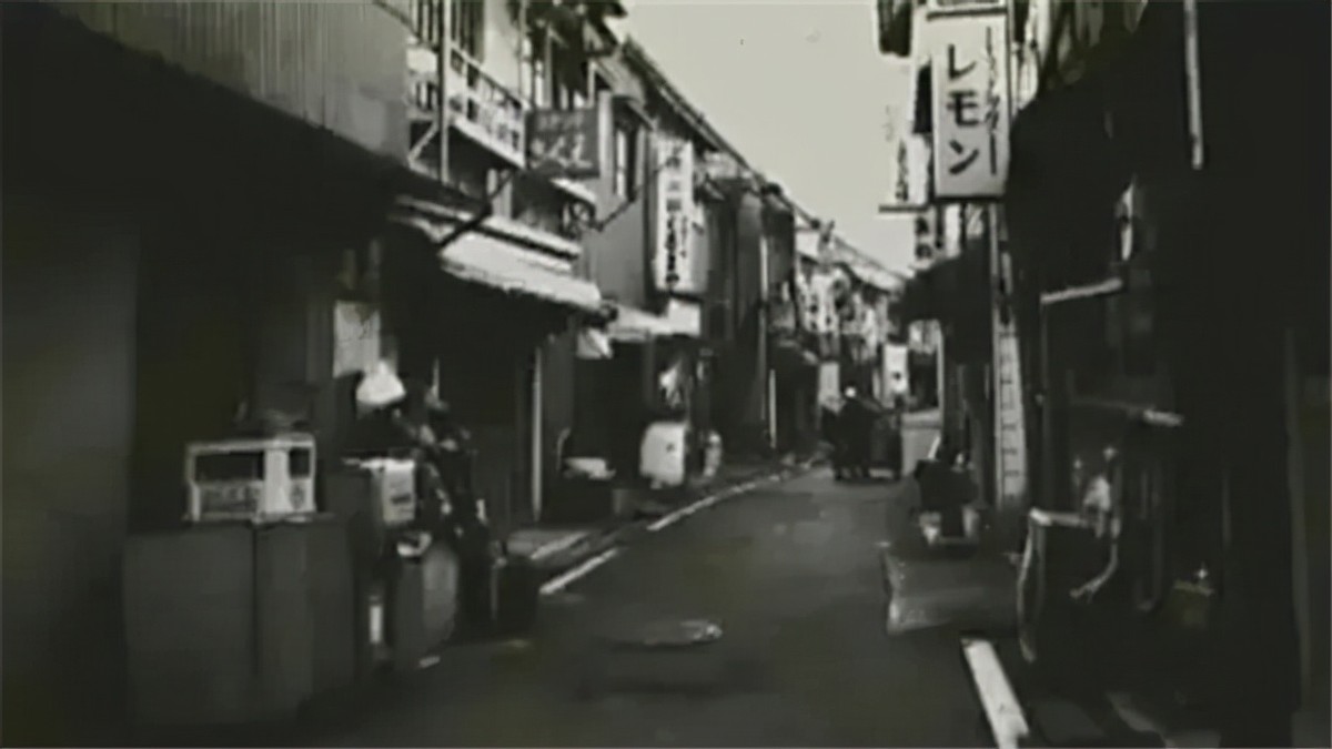 日本烟花女子74岁仍站街，街头60年一直拉客，却备受日本人尊重