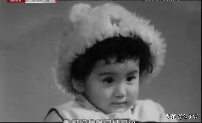 谭晶情史，青歌赛上成名，长城上开演唱会，嫁爱情高龄产子