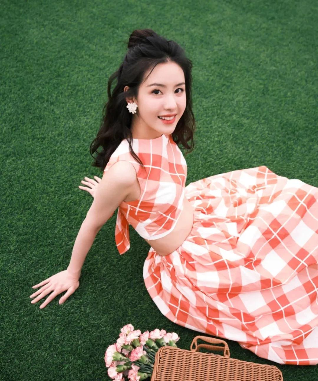 “清新治愈”，10位女星的夏日美裙，谁最深得你心？