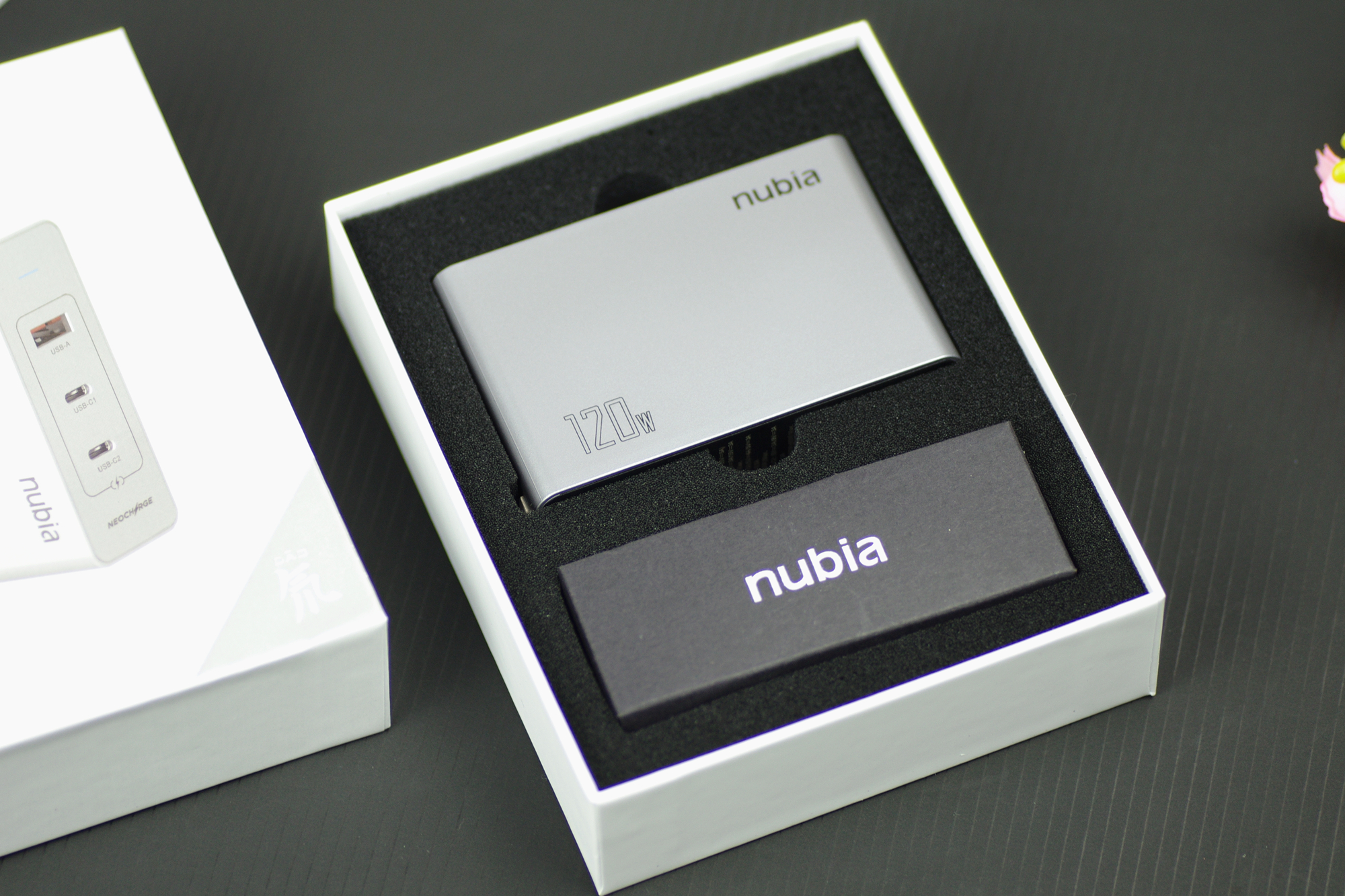 强悍闪充，以一敌三，努比亚120W氮化镓充电器体验