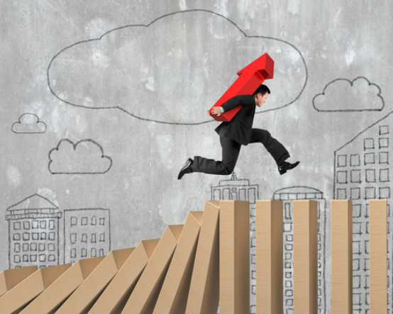 规模近乎腰斩，却仍在持续！保险代理人“逃离”背后原因几何？