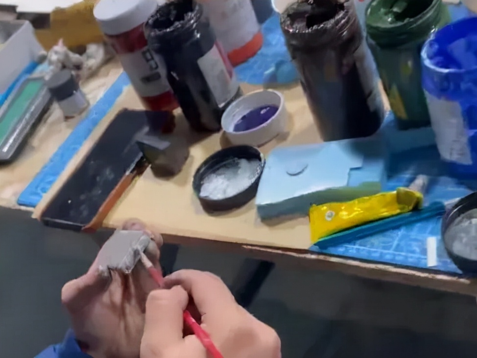 男子耗时18天完成“迷你版”张同学老家，看呆网友