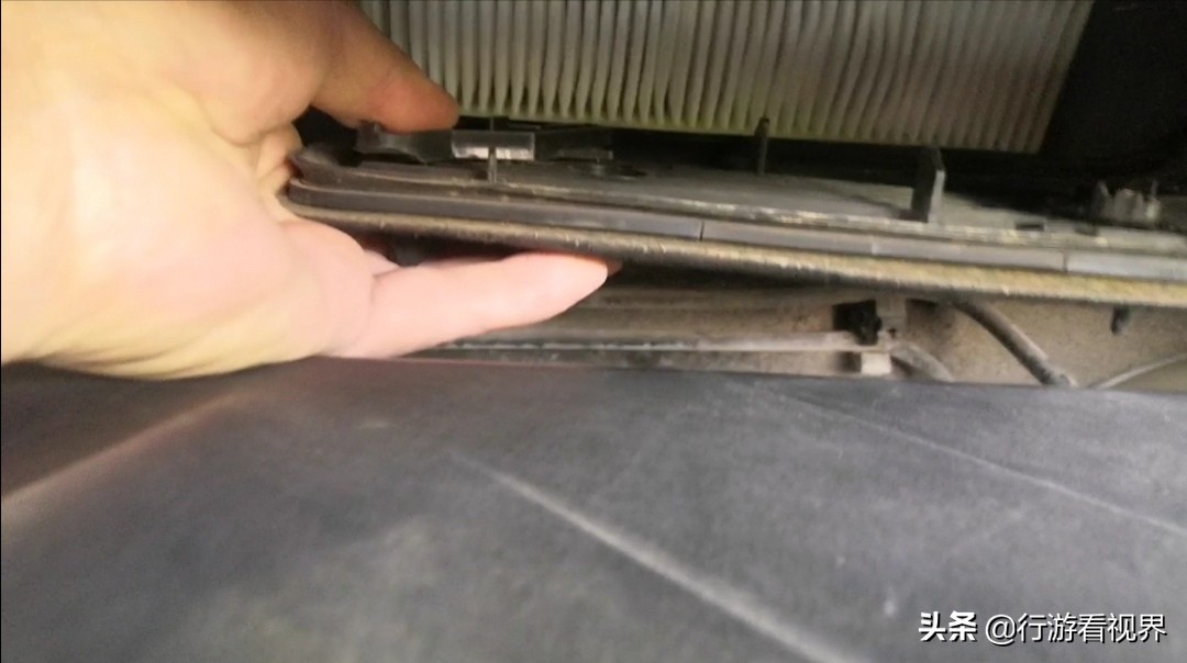 2022年五一之前，58168公里時(shí)候我給愛(ài)車(chē)更換空調(diào)濾芯，全程DIY