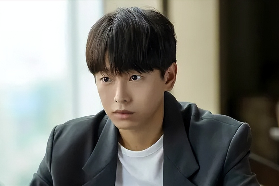 给35岁以下“演技最好11位男演员”排个名，朱一龙第7，荣梓杉第3