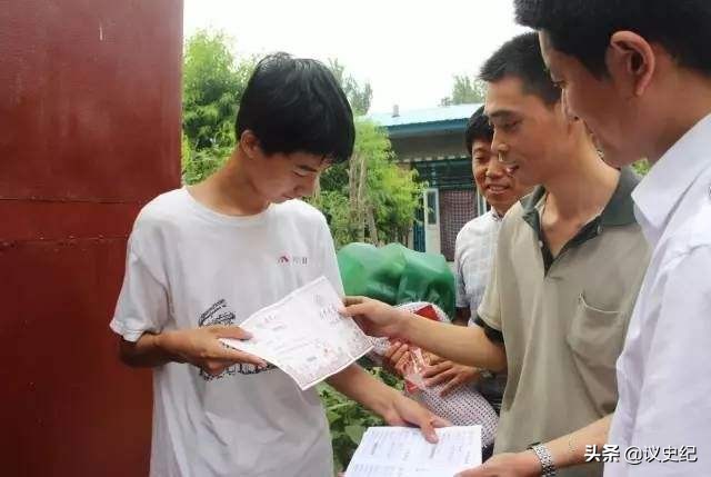 17年河北理科状元744分考上清华，校长亲自拜访，推门后直接泪目