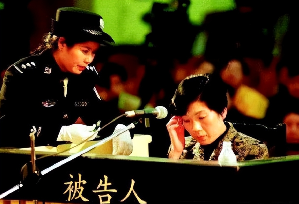 湖南女贪官落马记：色诱40多人，被84岁老汉扳倒，因怀孕被判死缓