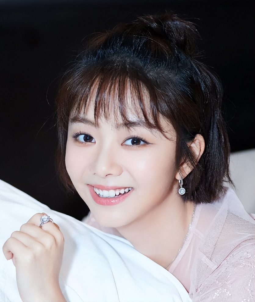 娃娃脸我只服这12位明星！有人30岁还能演高中生，个个青春永驻