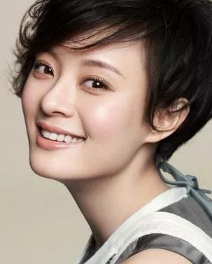 请欣赏20位女明星清纯唯美的高清美照