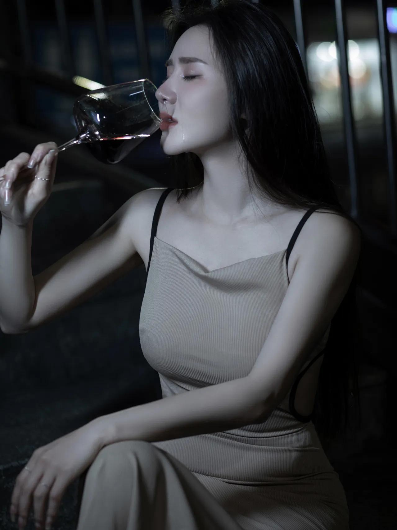 以王思聪的财力，他为什么不找个正儿八经的女明星当女朋友？