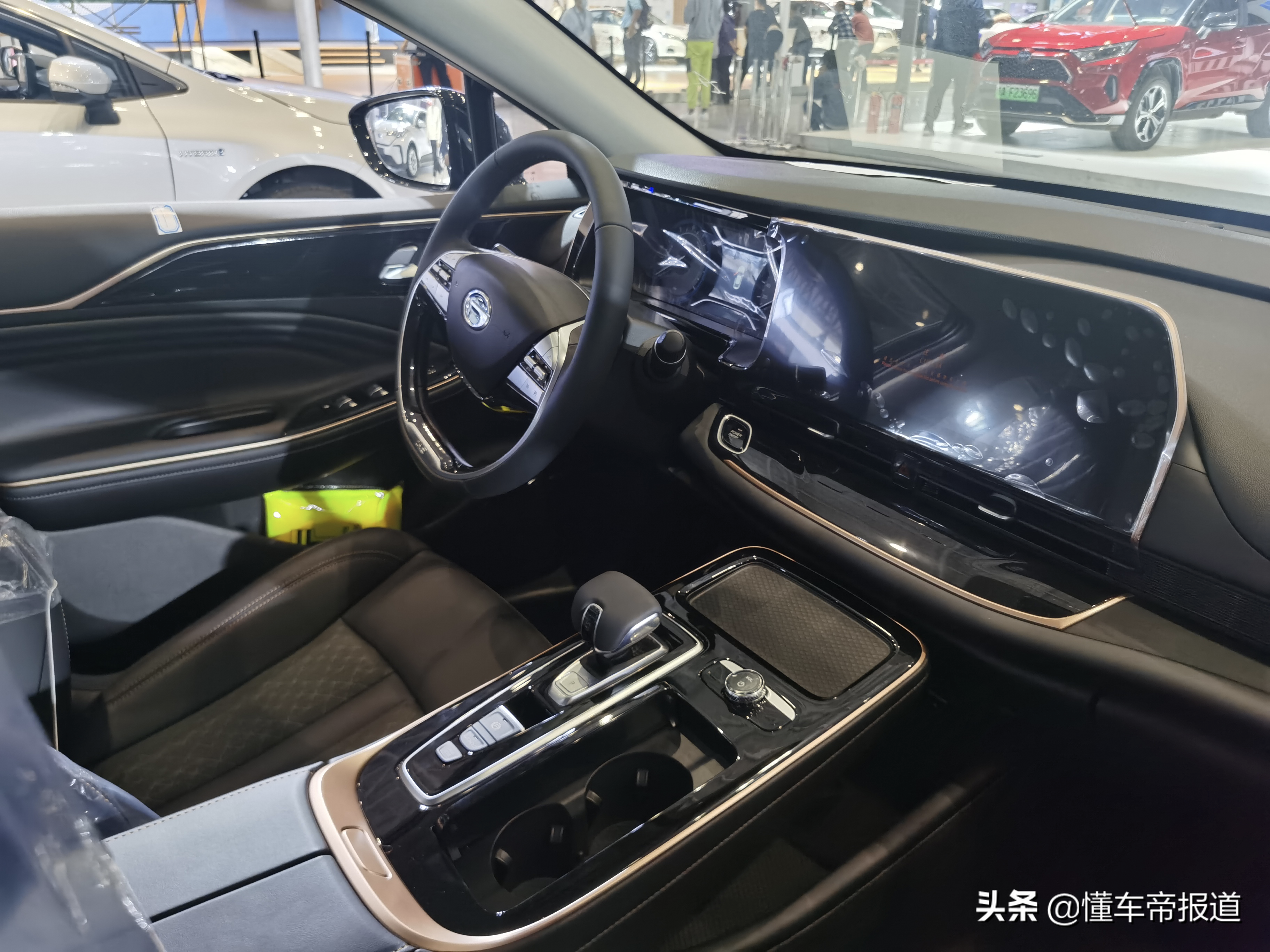 新车｜轿车SUV全都有，广汽丰田多款新能源车型亮相海口车展