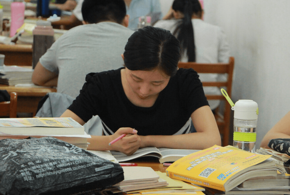 学硕和专硕的差距明显，上岸后才发现，怪不得有些人研二就后悔了