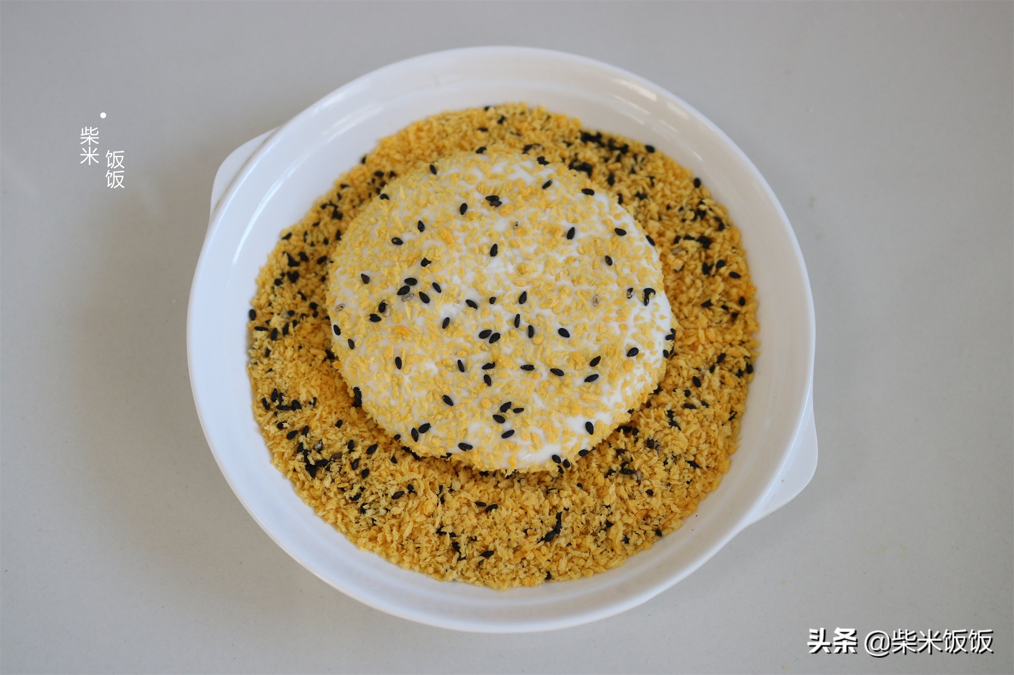 咬一口，外酥里糯，这个饼我家隔几天做一次，冬天吃正合适