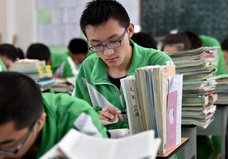 同样是考上专科，“高考和单招”有很大差距，高三生别不以为然