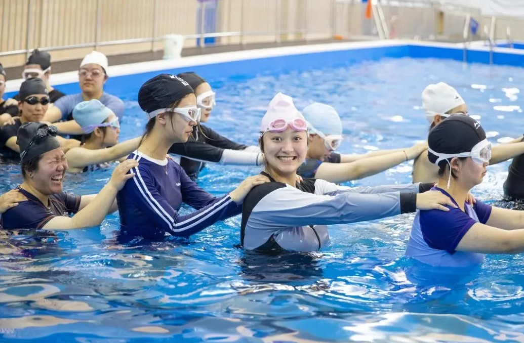 每日话题大学生（四川某高校女生举报）