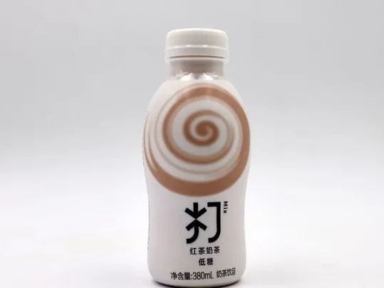 8款减糖即饮奶茶对比，这两款原料品质高，口感更好