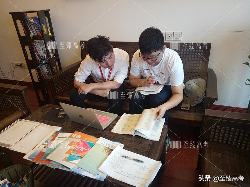 武汉文化课集训哪家强：至臻高考复读生怎么学习文化课