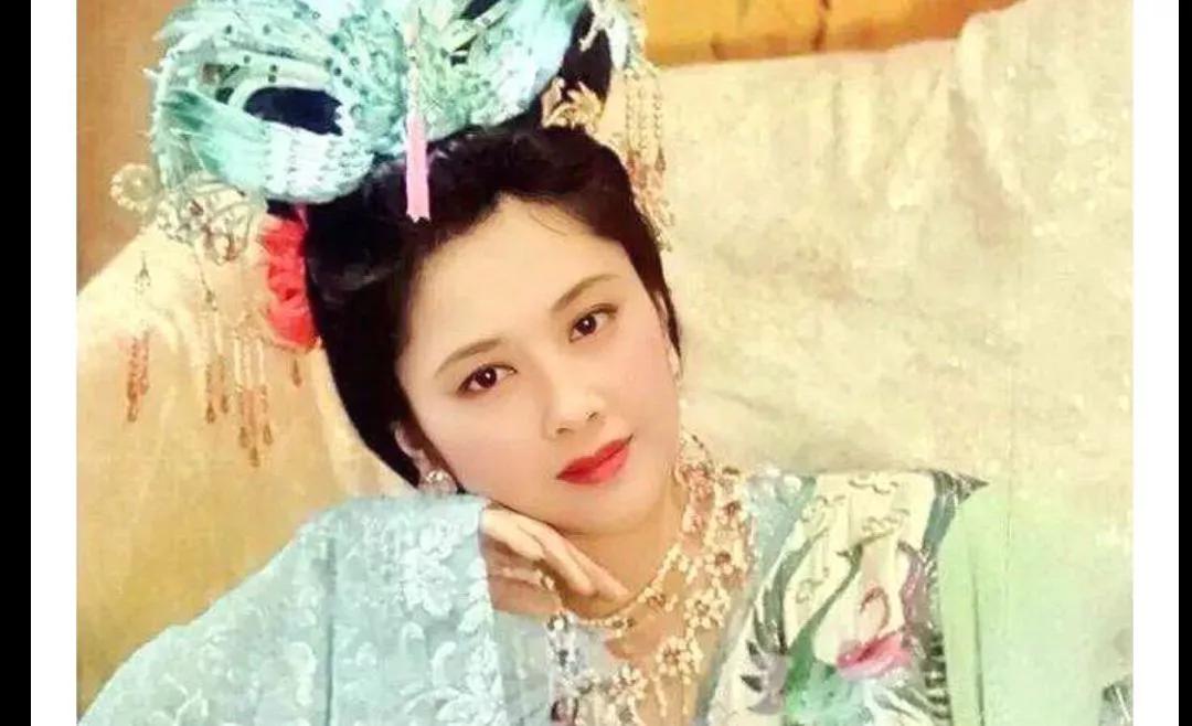 看《西游记》的时候不要只注意师徒四人，这部剧中还有很多美女