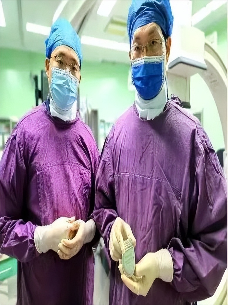 仁医新术丨江西省心血管病医院成功植入全省首例兼容3.0TMRI的CRTD