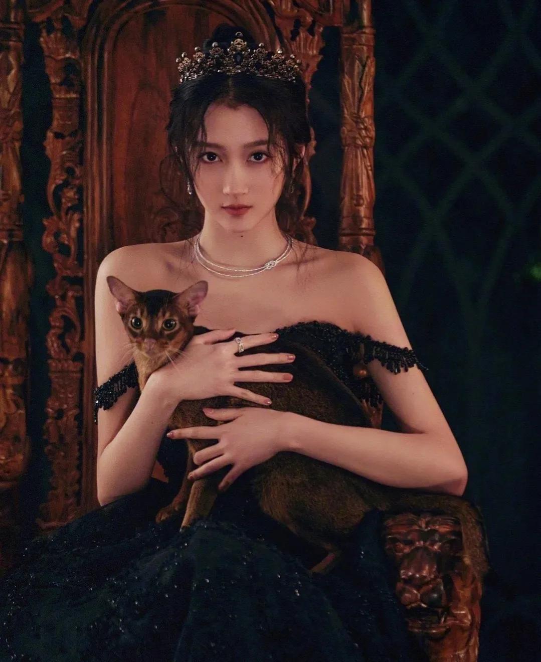 同样是浪漫迷人的“赫本风”，哪一位女星让你最惊艳？