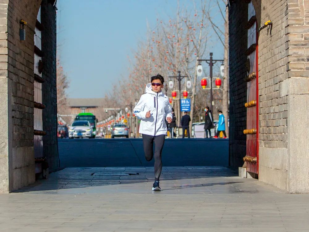 361°E韧跑鞋：快来体验柔韧回弹的牛皮糖脚感