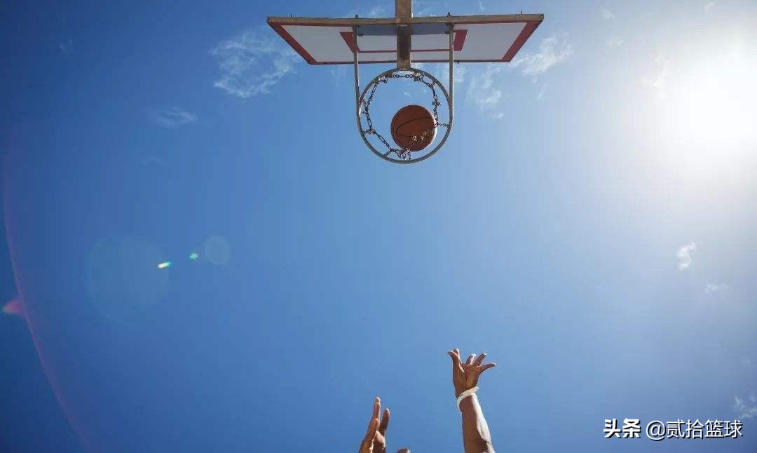 为什么nba的球员衣服不一样(撞衫、束缚，NBA球衣文化越来越乱，很随意也很low)