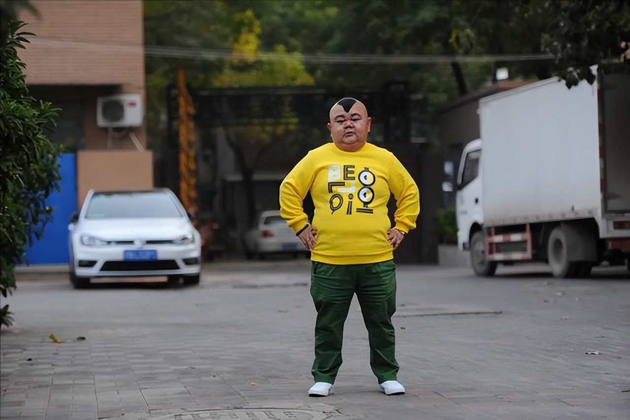 张荣的开挂人生!侏儒症患者二婚娶娇妻,如今一家五口幸福美满