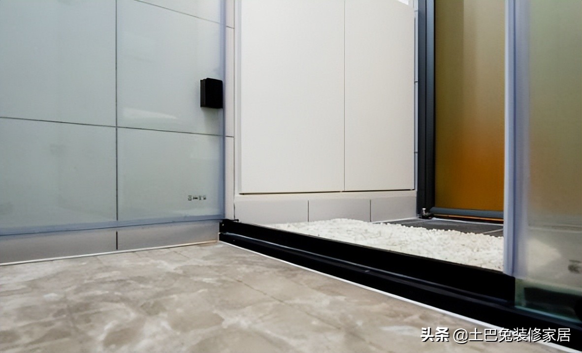 [裝修設計]95㎡老破小堆滿雜物無處站腳，設計師狂打17㎡收納櫃，煥然一新