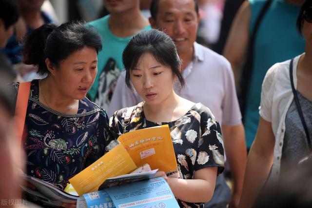 北京这4所大学“害人不浅”，文凭一文不值，别再报考了